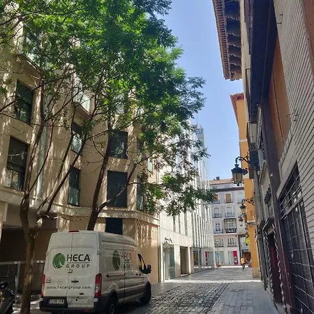 New, Cozy Plaza Del Pilar-fuenclara Daire